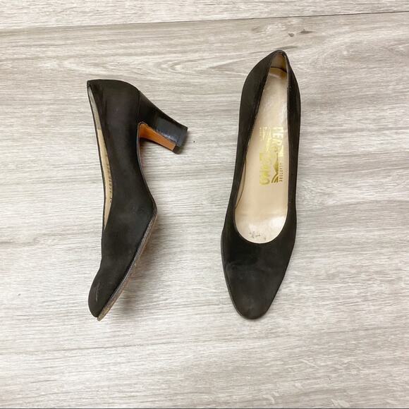 Salvatore Ferragamo Classic Black Suede Heel Pumps 8 A - Picture 1 of 9